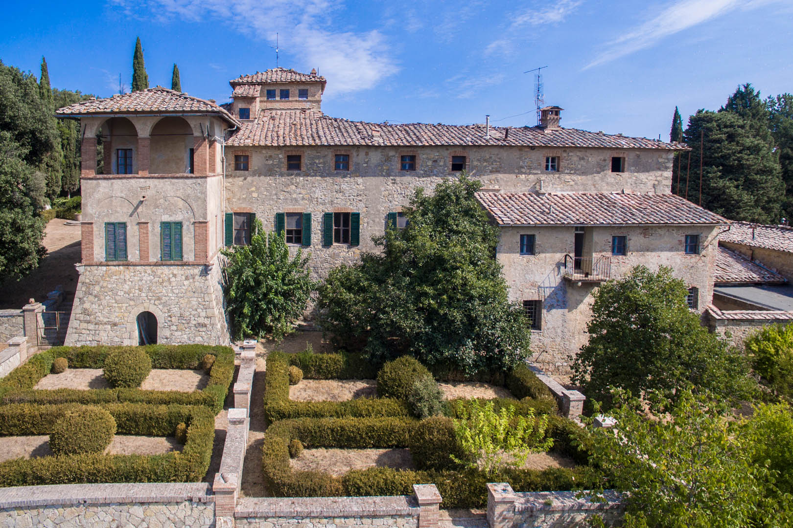 HISTORIC REAL ESTATES AND ANTIQUE HOMES FOR SALE IN ITALY